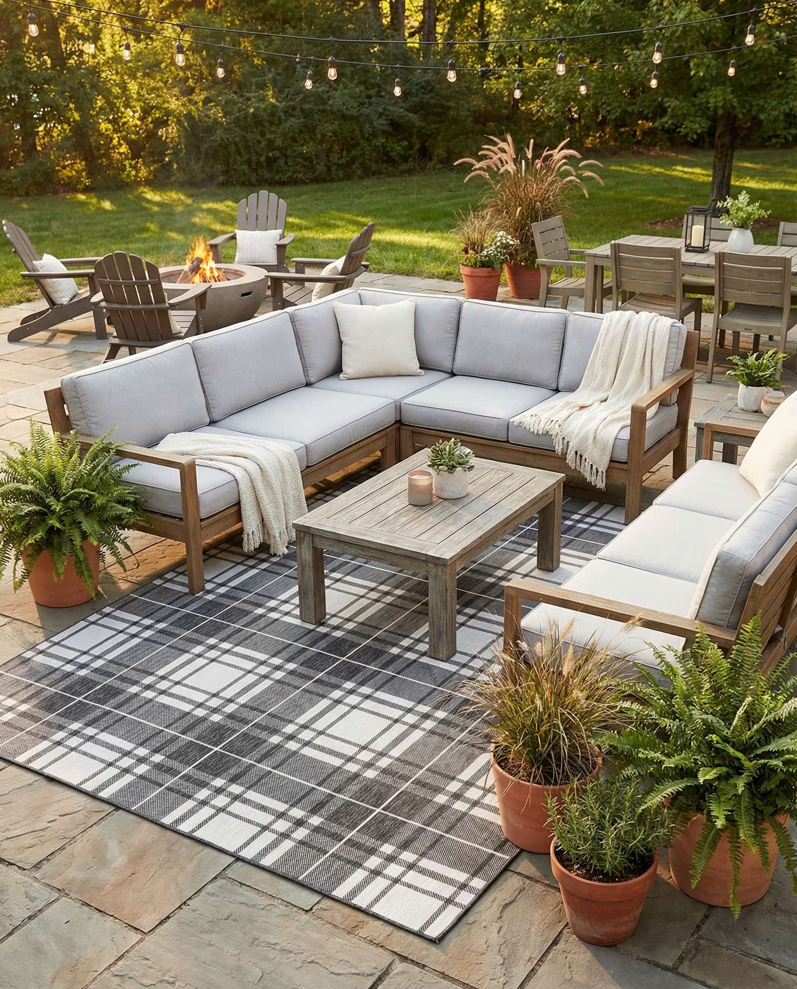 9' x 12' Easy-Clean Checkered Indoor / Outdoor Rug