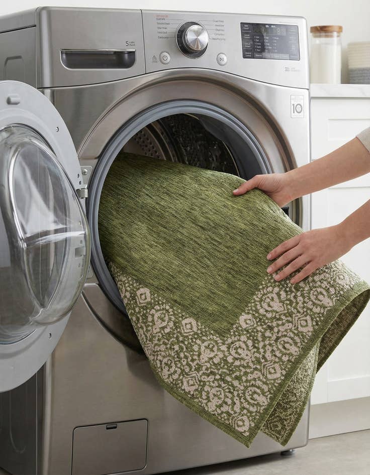 Detail image of 7' x 10'  Washable Border Indoor / Outdoor Rug