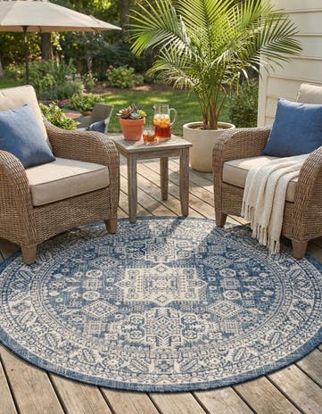 5' 3 x 5' 3 Easy-Clean Aztec Indoor / Outdoor Round Rug