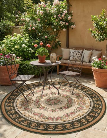 7' 10 x 7' 10 Easy-Clean Traditional Indoor / Outdoor Round Rug