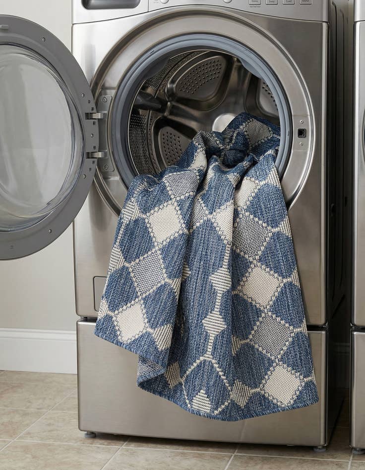 Detail image of 5' 3 x 8'  Washable Trellis Indoor / Outdoor Rug