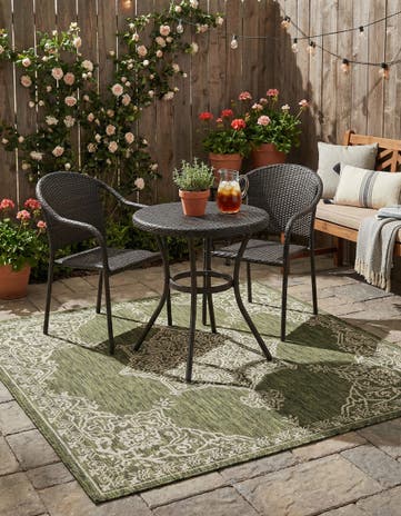 Green Easy-Clean Traditional Indoor / Outdoor Square Rug