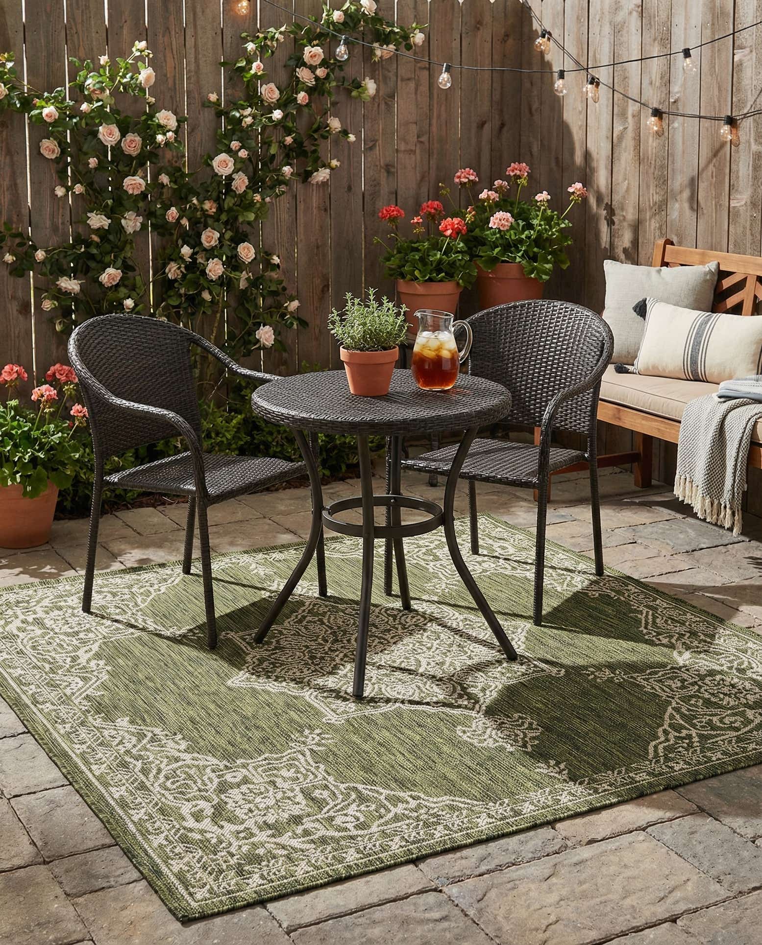 5' 3 x 5' 3 Easy-Clean Traditional Indoor / Outdoor Square Rug