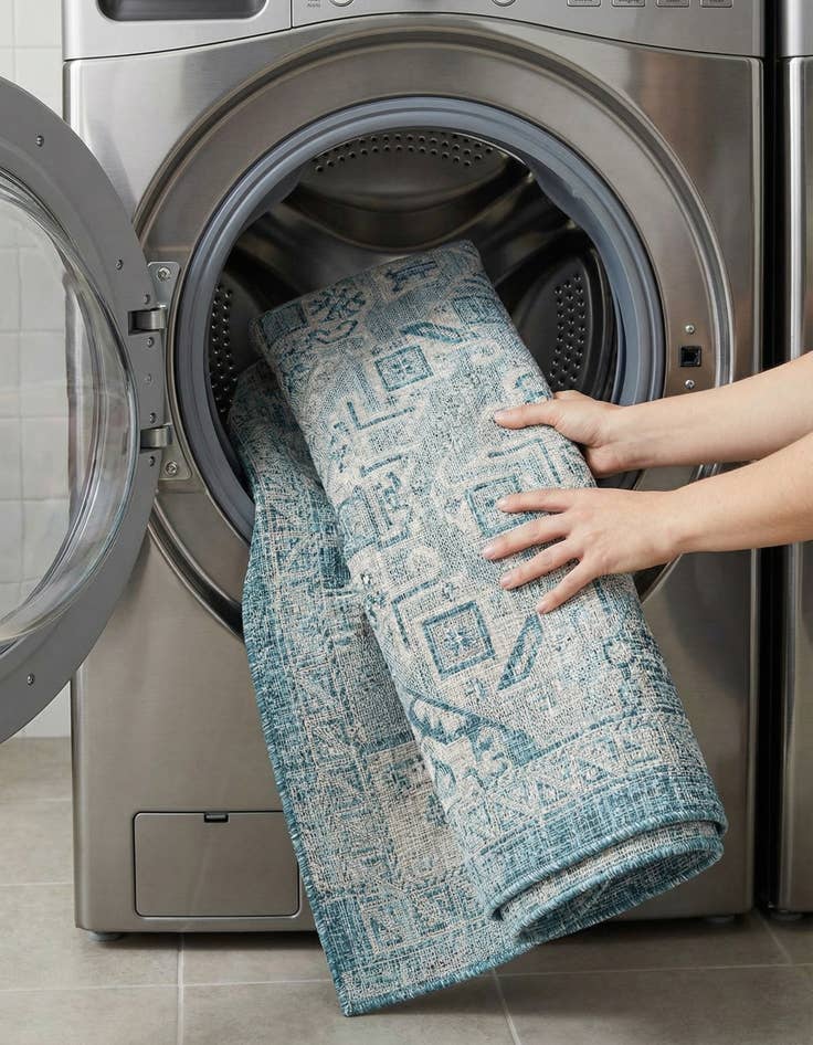 Detail image of  7' x 10'  Washable Aztec Indoor / Outdoor Rug