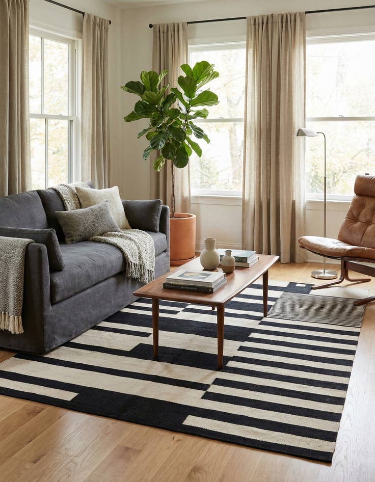 Detail image of 4' 8 x 6' 8  Hand Woven Kilim Modern Wool Rug