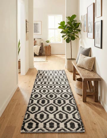 2' 7 x 10' Hand Woven Chindi Jute Runner Rug