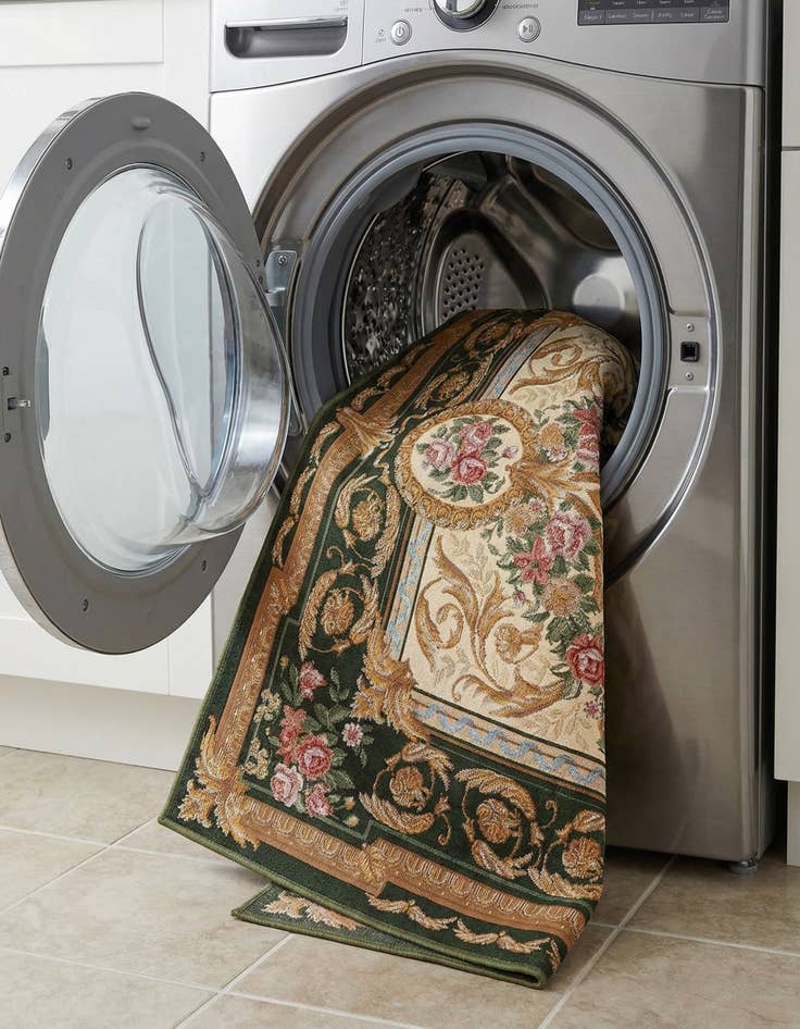 Detail image of 5' x 7'  Washable Traditional Indoor / Outdoor Rug