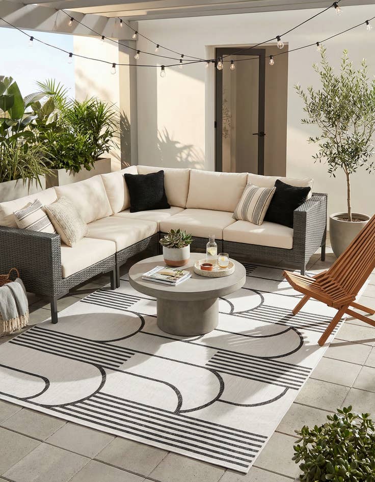 Detail image of  7' x 10'  Washable Modern Indoor / Outdoor Rug