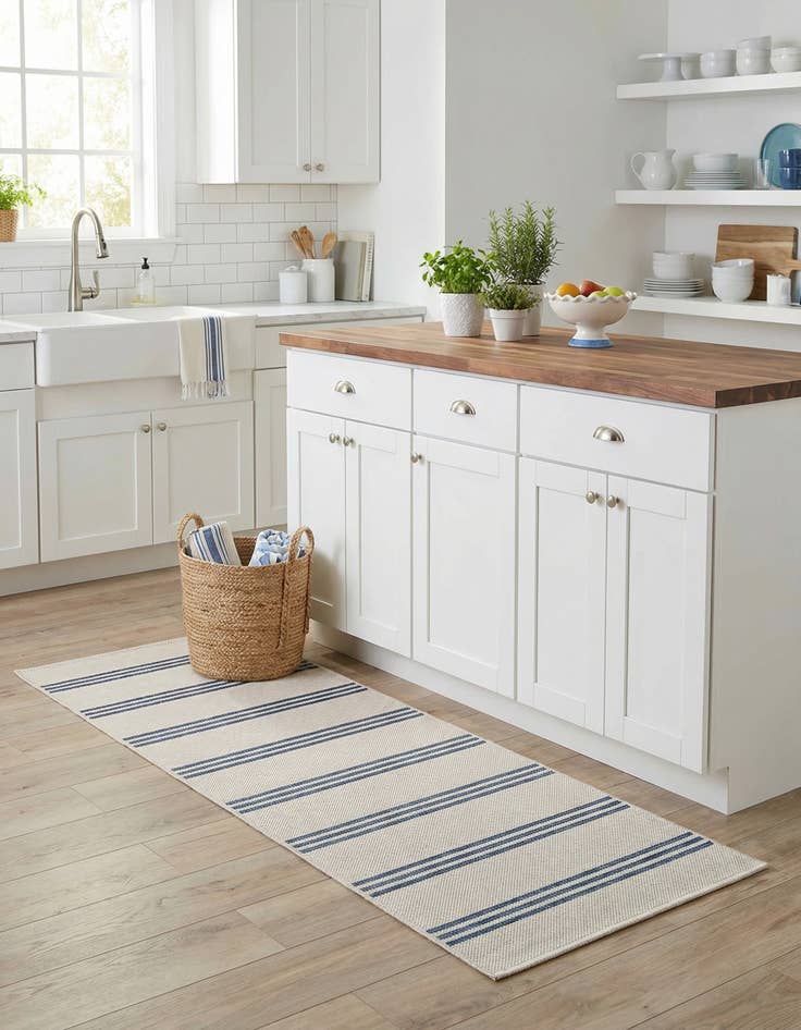 Detail image of 2' x 6'  Washable Jill Zarin Anguilla Indoor / Outdoor Runner Rug