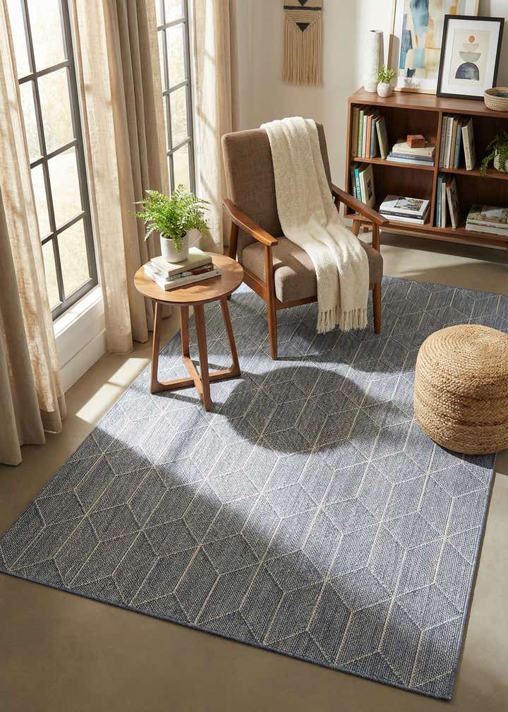 6' 1 x 9' Easy-Clean Trellis Indoor / Outdoor Rug