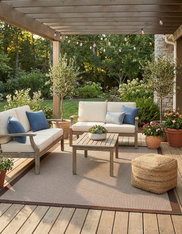 7' 10 x 10' Easy-Clean Border Indoor / Outdoor Rug