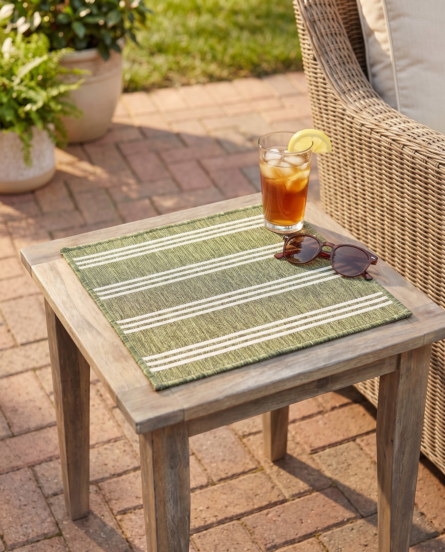 1' 4 x 1' 4 Easy-Clean Jill Zarin Indoor / Outdoor Sample Rug