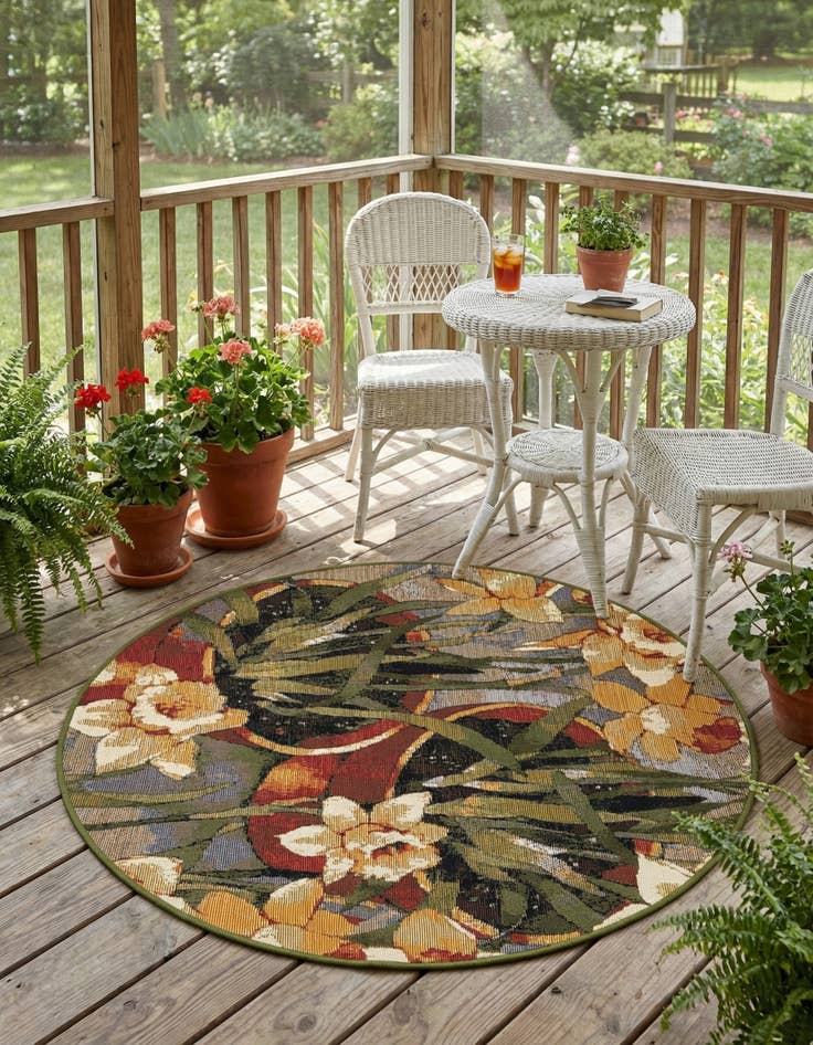 Detail image of 3' x 3'  Washable Botanical Indoor / Outdoor Round Rug