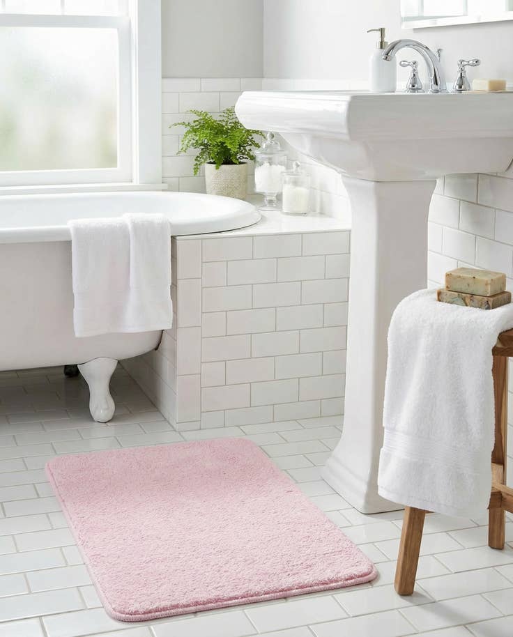 Detail image of 1' 8 x 2' 7 Bano Everyday Bath Mat