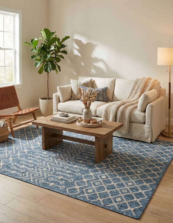 Detail image of 7' x 10' Easy-Clean Trellis Indoor / Outdoor Rug