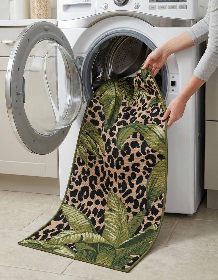 Detail image of 2' x 4'  Washable Botanical Indoor / Outdoor Runner Rug