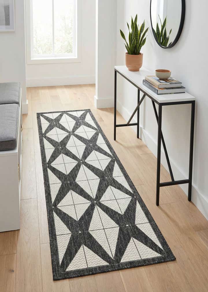 2' x 8' Easy-Clean Modern Indoor / Outdoor Runner Rug