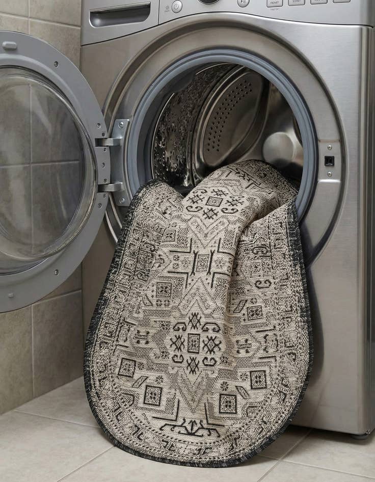 Detail image of 3' x 5' 3  Washable Aztec Indoor / Outdoor Oval Rug