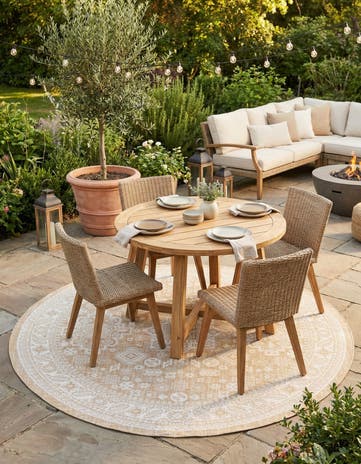 7' 10 x 7' 10 Easy-Clean Aztec Indoor / Outdoor Round Rug