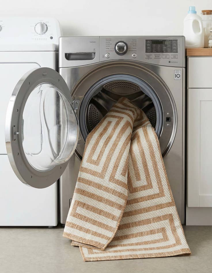 Detail image of  4' x 6'  Washable Modern Indoor / Outdoor Rug