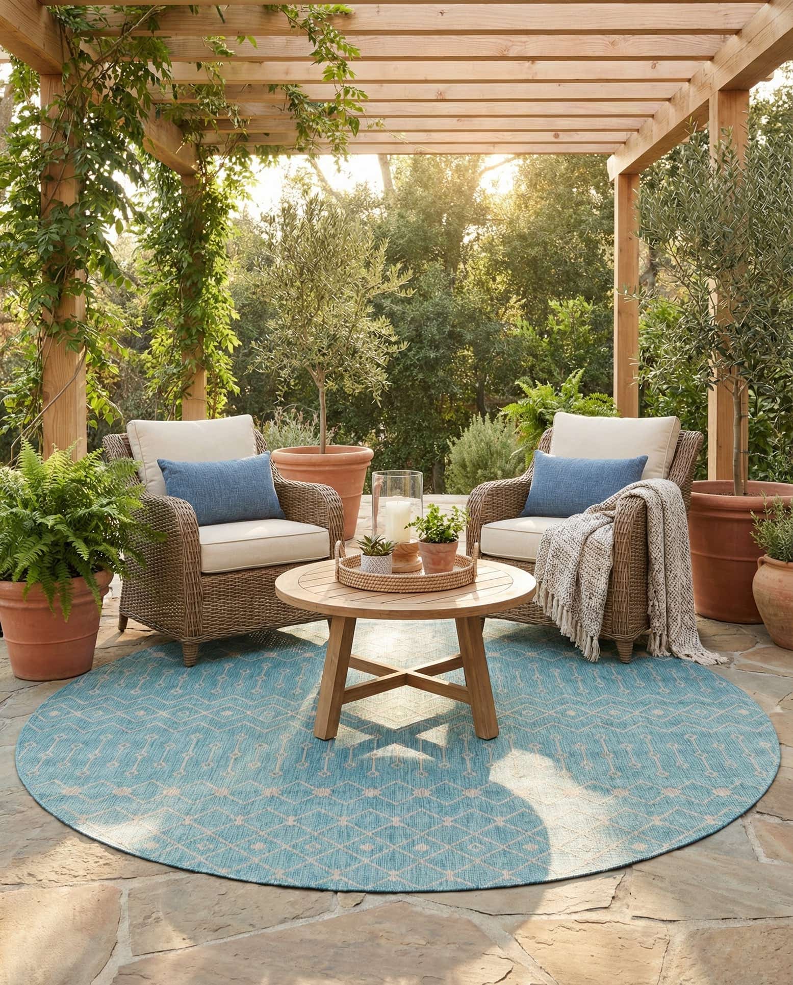 10' 8 x 10' 8 Easy-Clean Trellis Indoor / Outdoor Round Rug