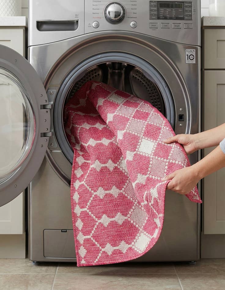 Detail image of 4' x 6'  Washable Trellis Indoor / Outdoor Rug