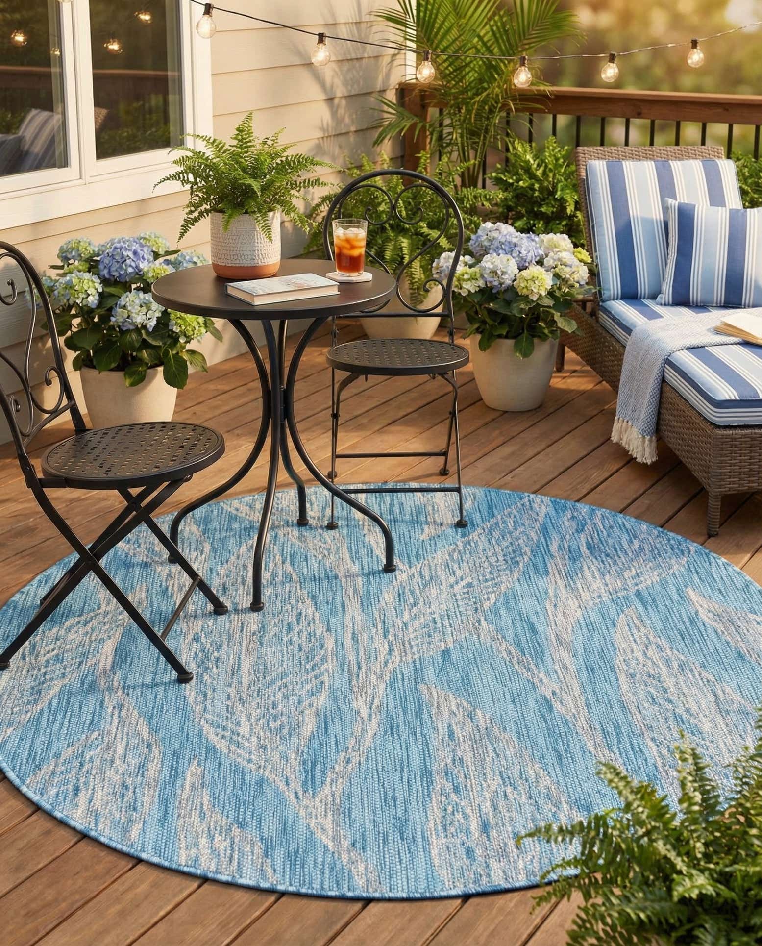 4' x 4' Easy-Clean Botanical Indoor / Outdoor Round Rug