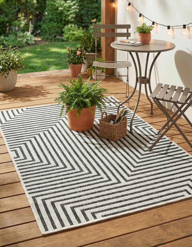 Detail image of 2' x 3'  Washable Modern Indoor / Outdoor Rug