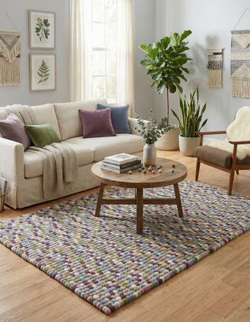 6' 1 x 9' Hand Woven Felt Ball Wool Rug