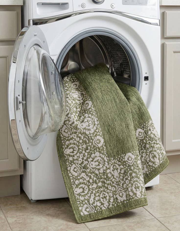 Detail image of 7' 10 x 7' 10  Washable Border Indoor / Outdoor Square Rug