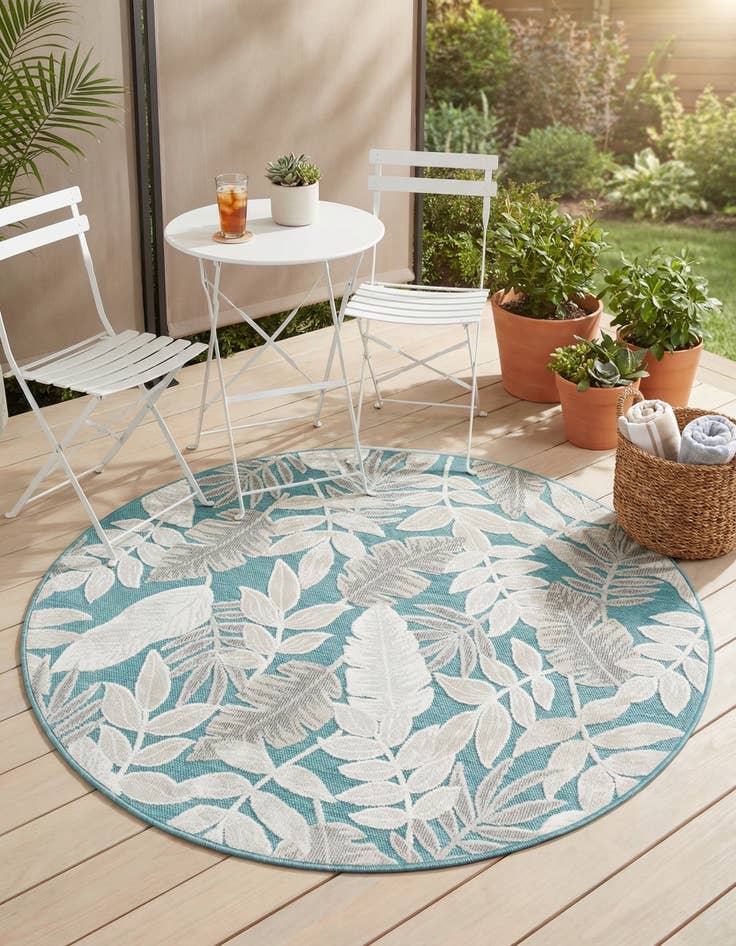 Detail image of 4' 5 x 4' 5 Easy-Clean Botanical Indoor / Outdoor Round Rug
