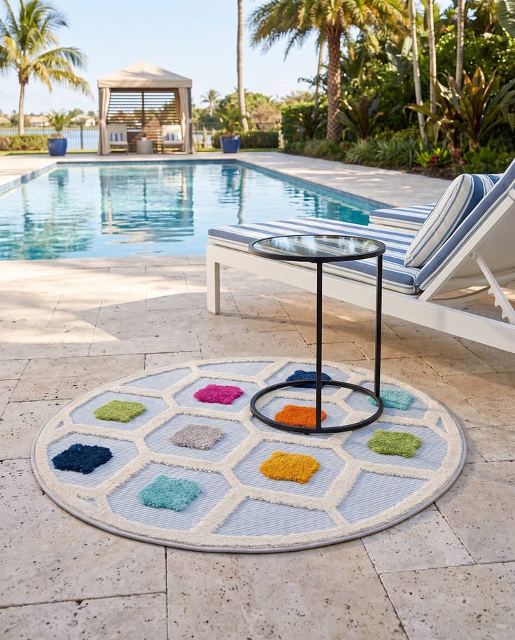 Detail image of 3' 3 x 3' 3 Easy-Clean Aruba Indoor / Outdoor Round Rug