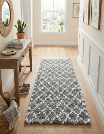 2' 7 x 6' Moroccan Shag Runner Rug