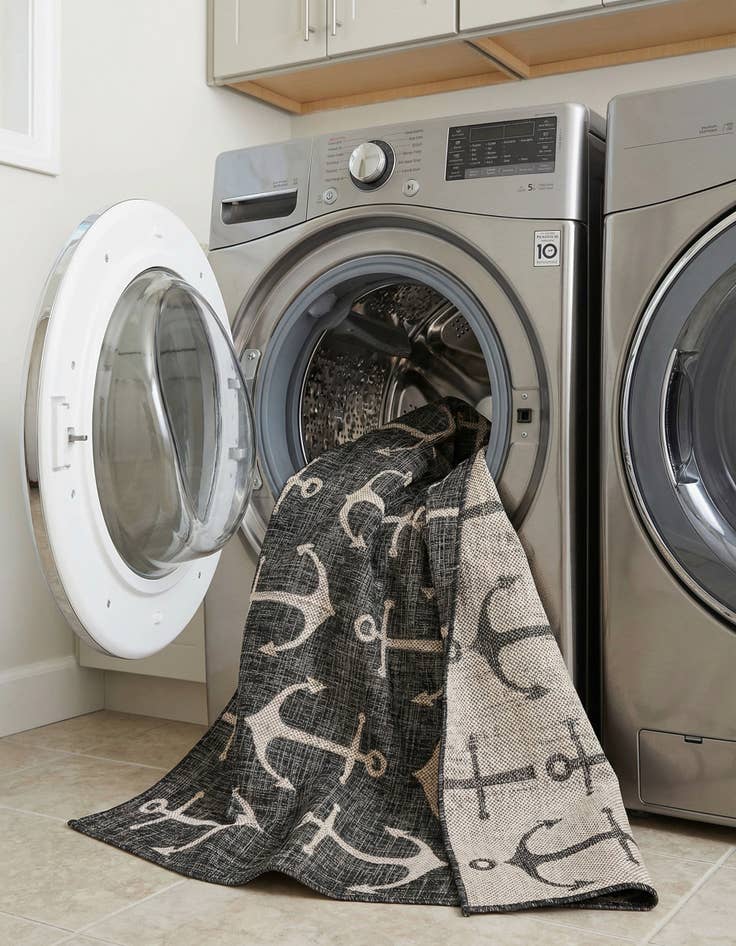 Detail image of 7' 10 x 7' 10  Washable Coastal Indoor / Outdoor Square Rug