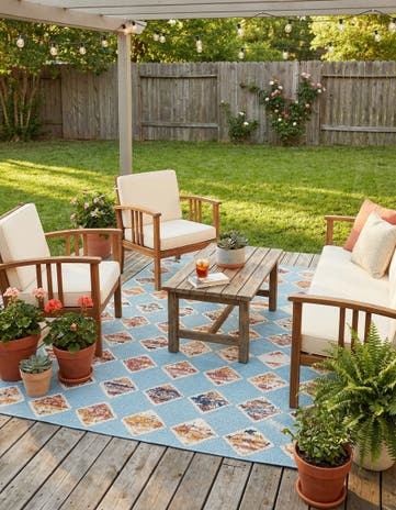 5' x 7' 7 Easy-Clean Indoor / Outdoor Rug