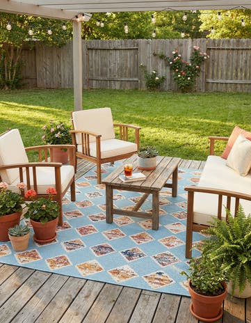 5' x 7' 7 Easy-Clean Indoor / Outdoor Rug