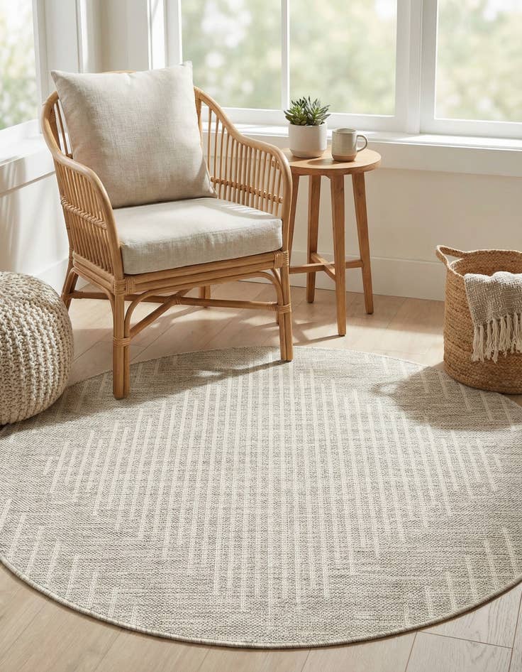 Detail image of 4' x 4'  Washable Modern Indoor / Outdoor Round Rug