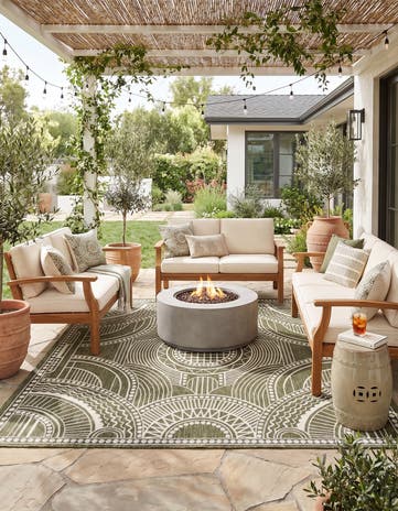 7' 10 x 7' 10 Easy-Clean Traditional Indoor / Outdoor Square Rug
