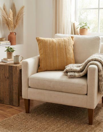 1' 4 x 1' 6 Hand Woven Pillow Wool Rug