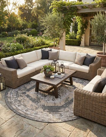 13' x 13' Easy-Clean Traditional Indoor / Outdoor Round Rug