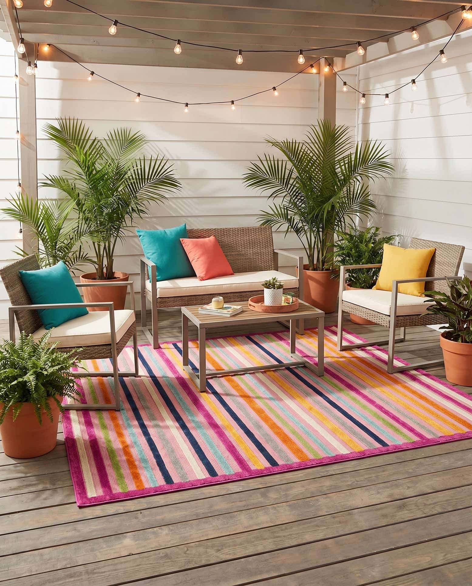 7' 10 x 7' 10 Easy-Clean Aruba Indoor / Outdoor Square Rug