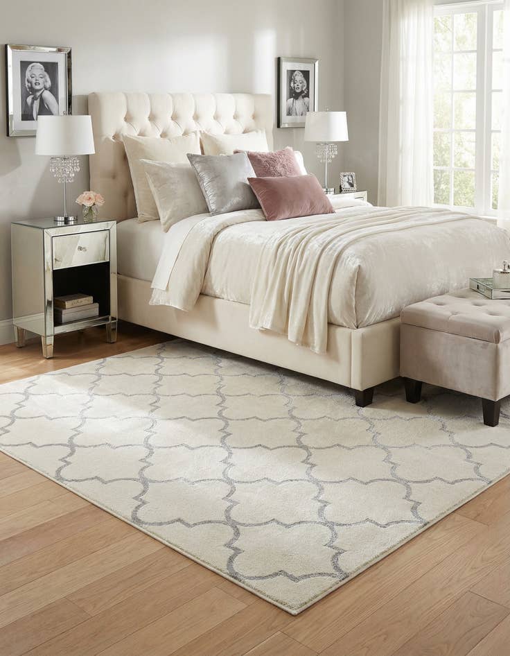 Detail image of  7' x 10'  Marilyn Monroe™ Glam Dahlia Rug