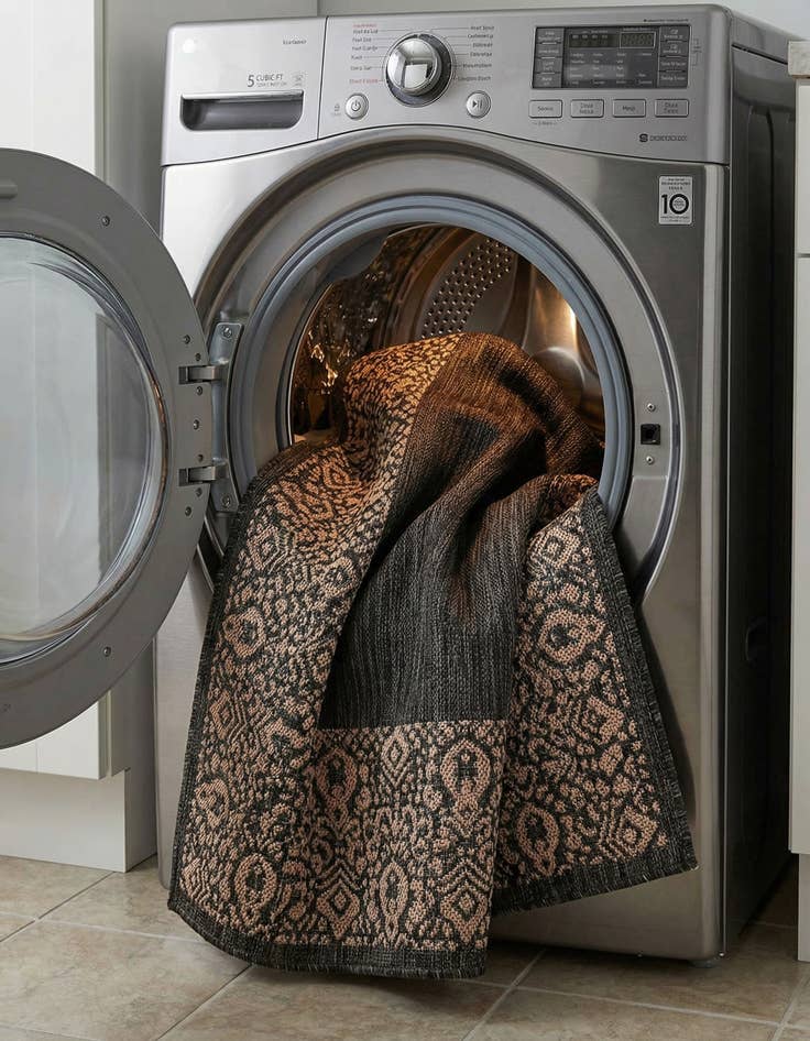 Detail image of 5' 3 x 8'  Washable Border Indoor / Outdoor Rug