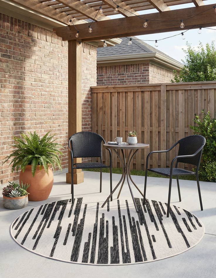 Detail image of 3' x 3'  Washable Modern Indoor / Outdoor Round Rug