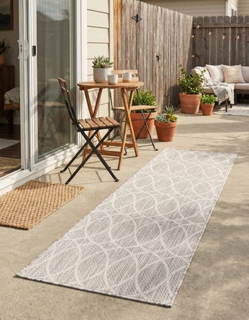 2' x 6' Easy-Clean Lattice Indoor / Outdoor Runner Rug