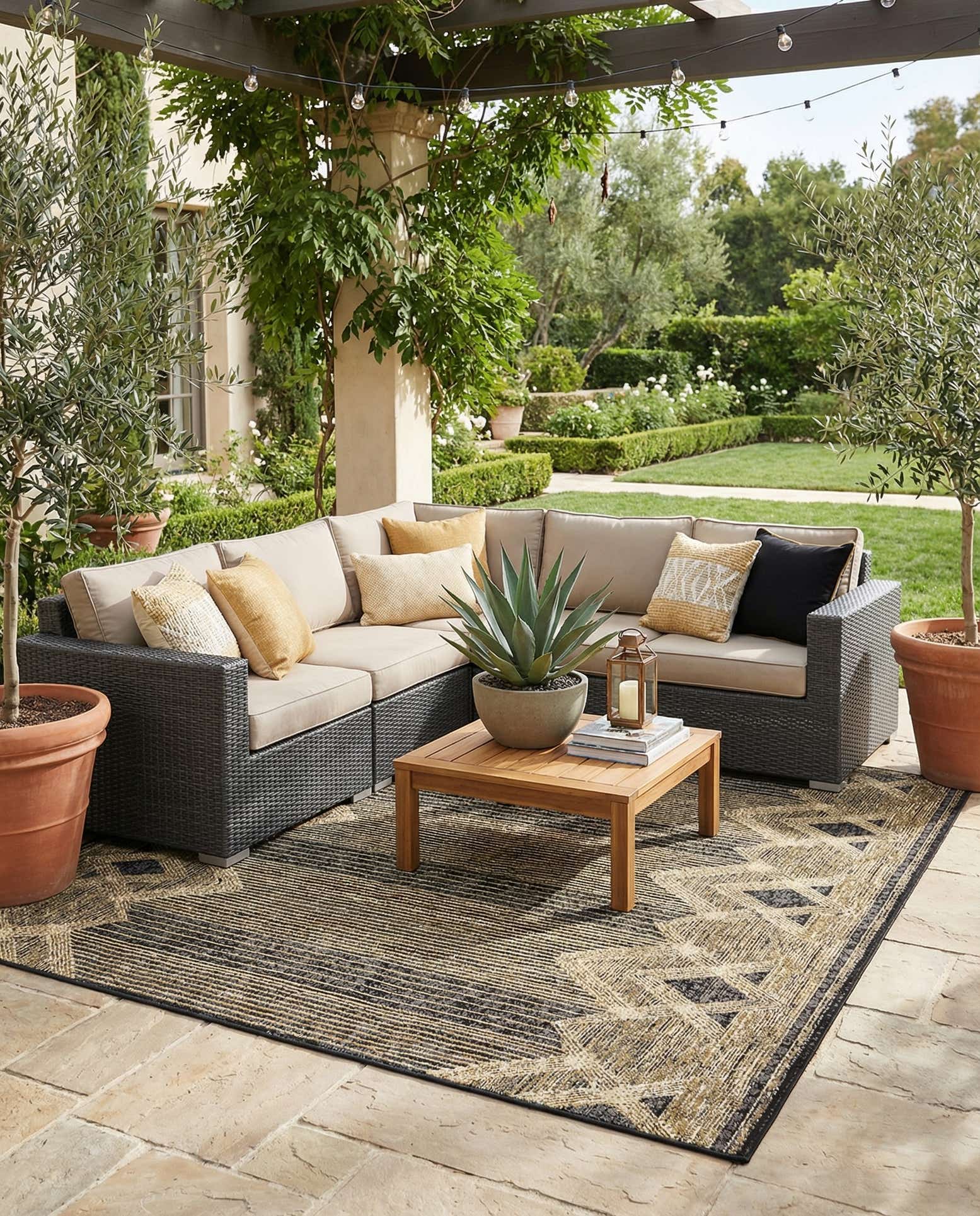 7' 10 x 7' 10 Easy-Clean Modern Indoor / Outdoor Square Rug