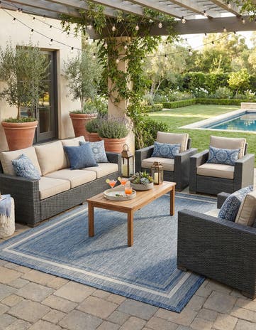 10' x 13' Easy-Clean Border Indoor / Outdoor Rug
