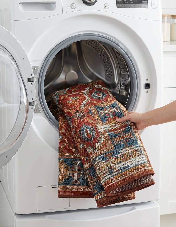 Detail image of 2' x 3'  Washable Traditional Indoor / Outdoor Rug