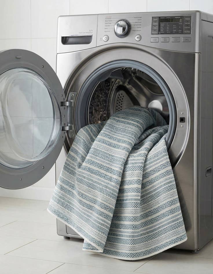 Detail image of 7' 10 x 7' 10  Washable Striped Indoor / Outdoor Round Rug