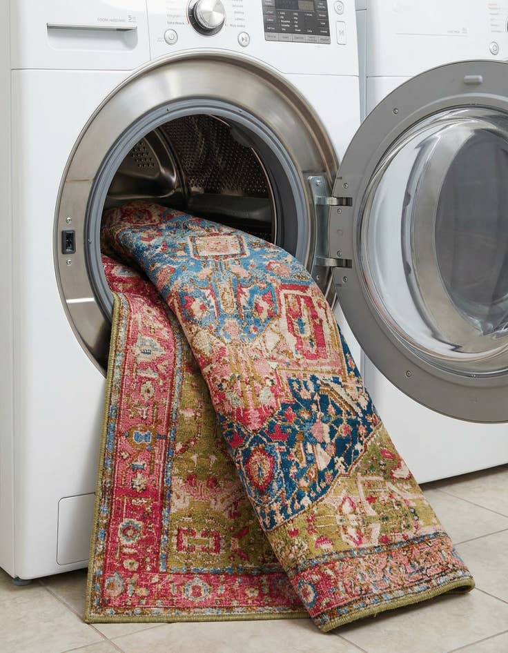 Detail image of 7' 10 x 10'  Washable Traditional Indoor / Outdoor Rug